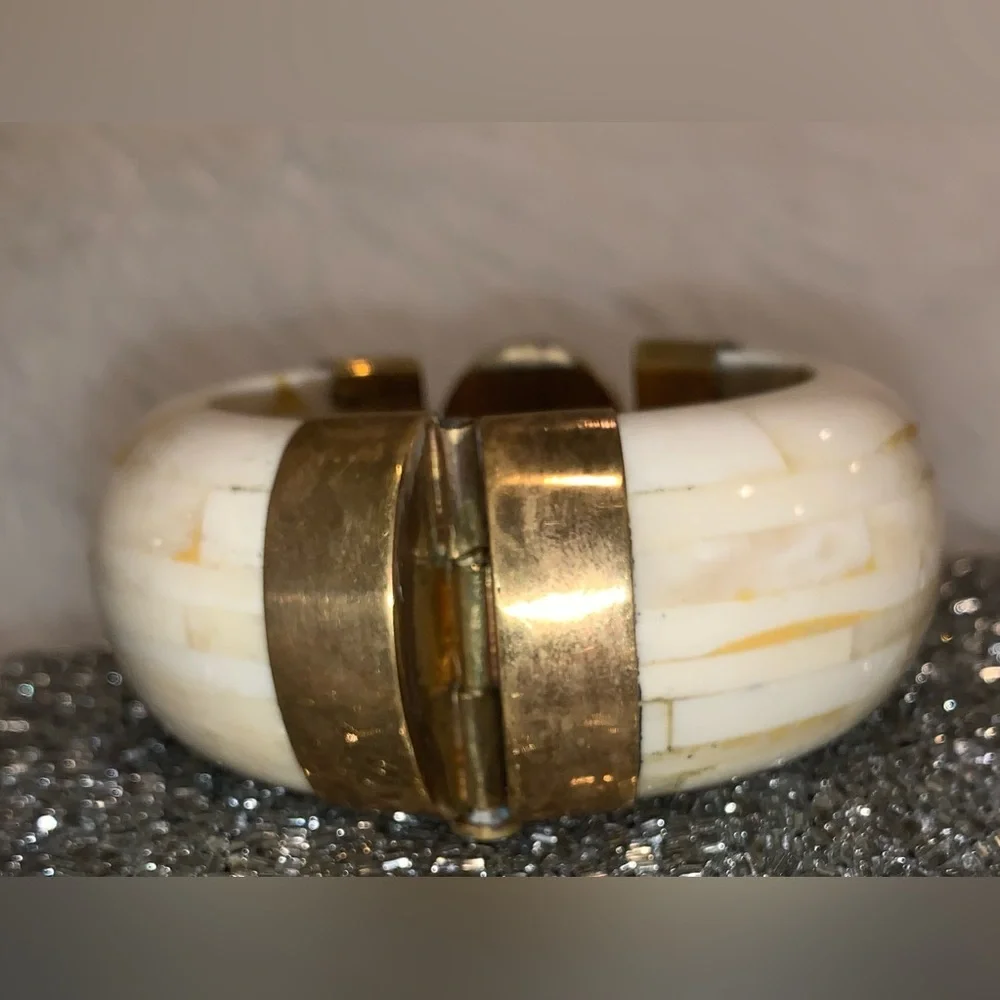 Vintage luxury Ivory Bone Black Agate Stone hinged pin bangle bracelet